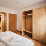 Semesterbostad Isanora - With Garden, Alpenluxus Collection