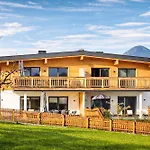 Isanora - With Garden, Alpenluxus Collection Nyaraló *